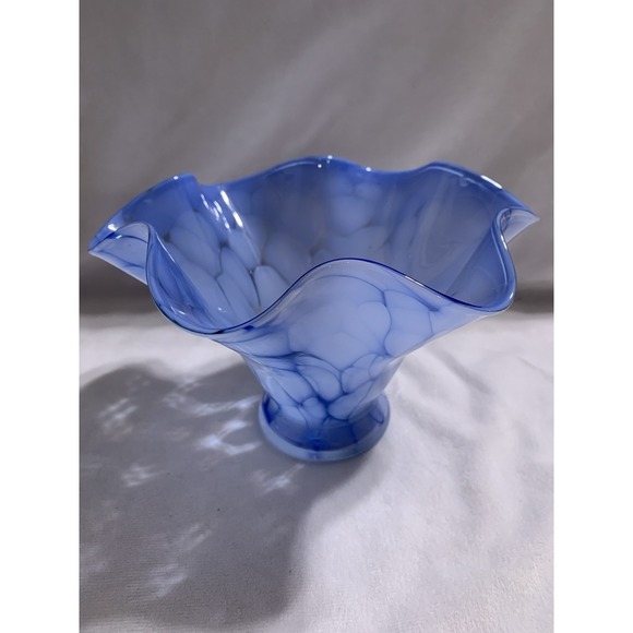 Unmarked Other - BLUE & WHITE ART GLASS SWIRL RUFFLED HANDKERCHIEF VASE VINTAGE